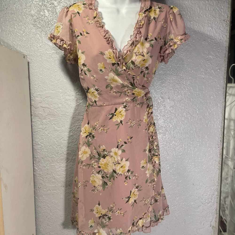 Chic Floral Ruffle Mini Dress in Pink
